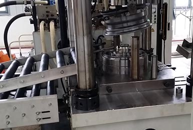 寶鋼自動化模具生產線